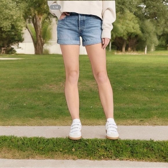 Women’s Shorts Light Wash Cotton Shorts Levi Strauss Mid Length Shorts - Picture 1 of 7